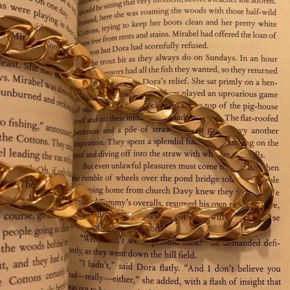 Chunky Gold Necklace - Picture 4 of 4